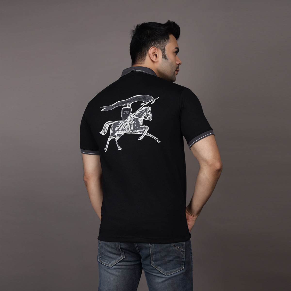 BLACK HORSE PRINT POLO T-SHIRT