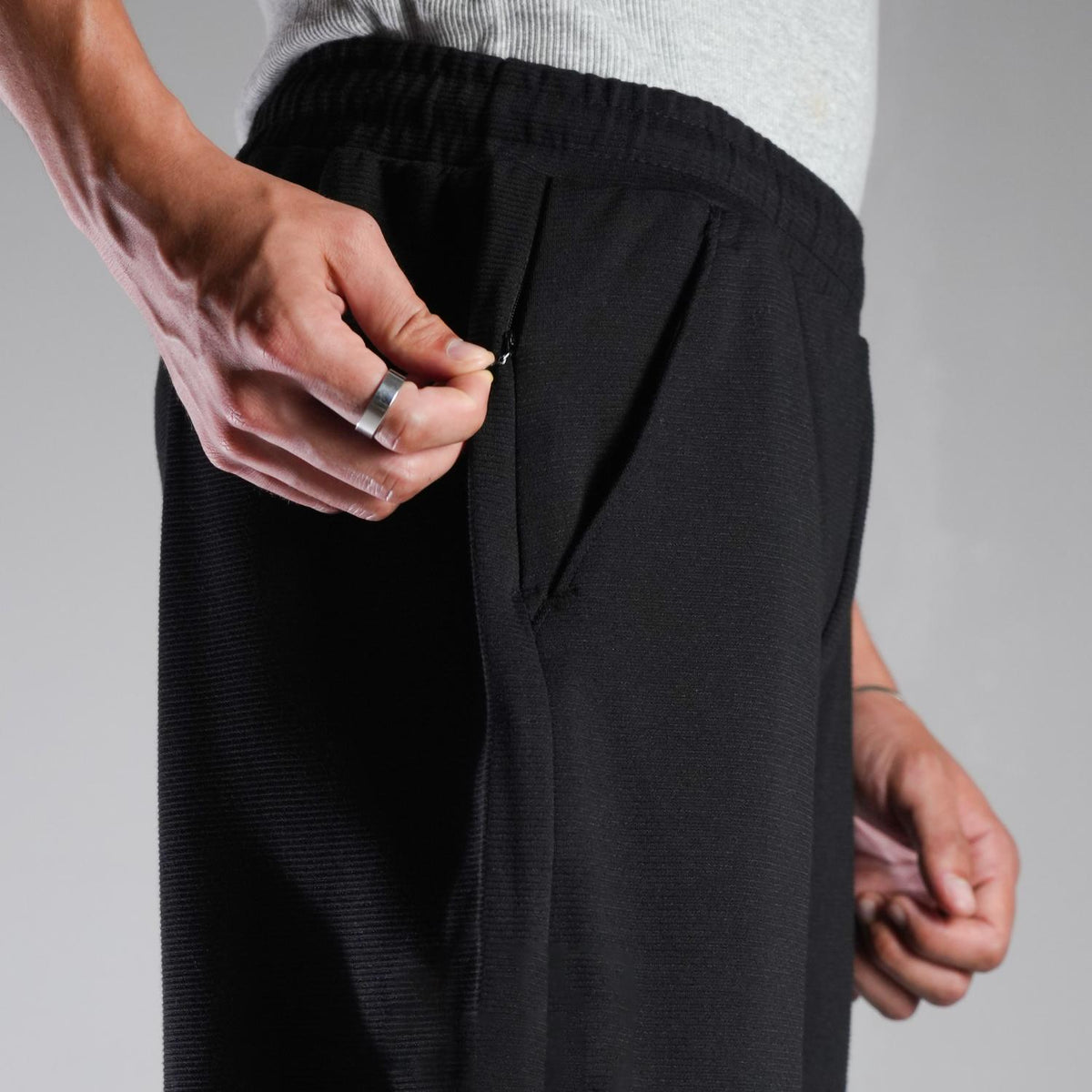 BLACK LOOSE FIT PANTS (UNISEX)