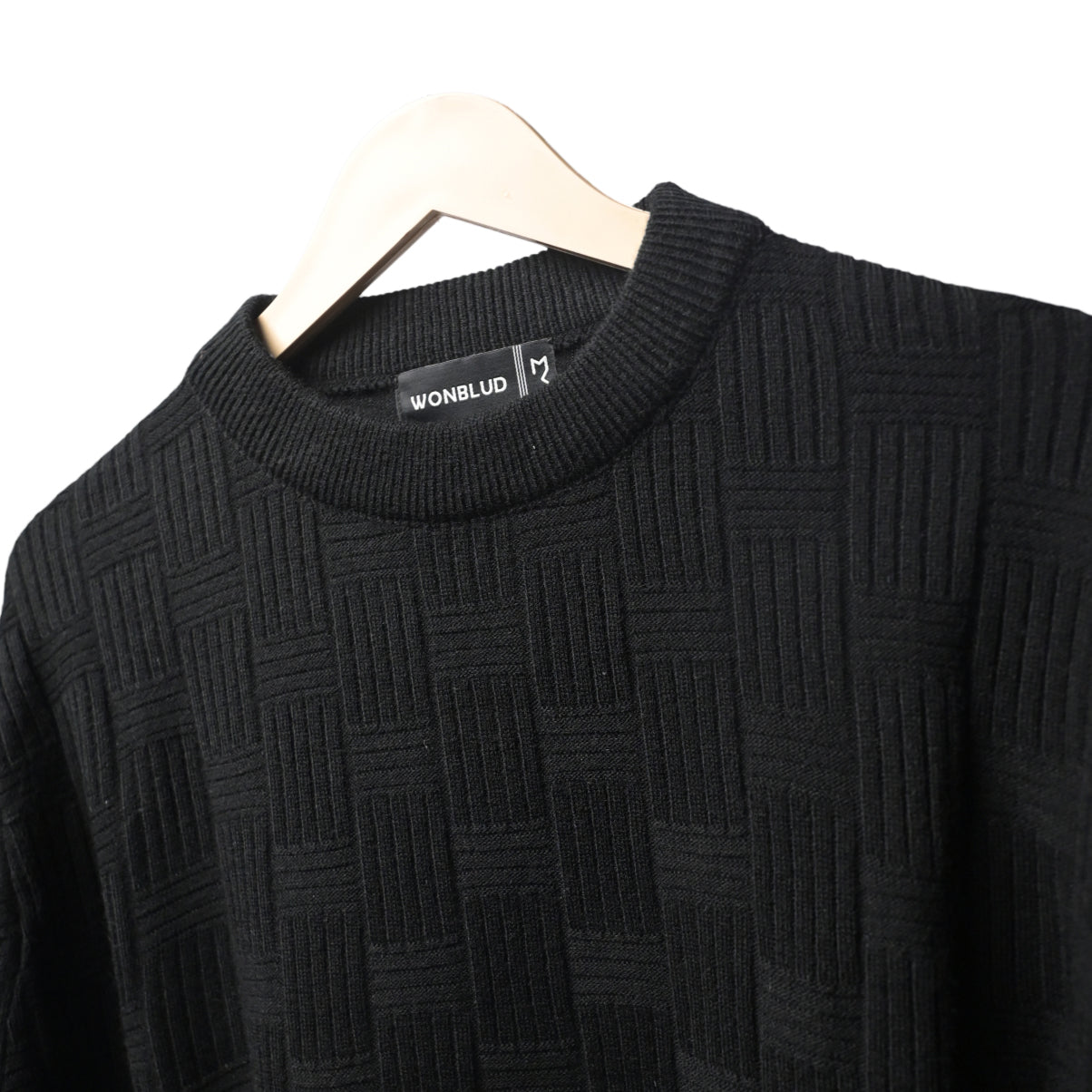 BLACK CROSS-KNIT SWEATER