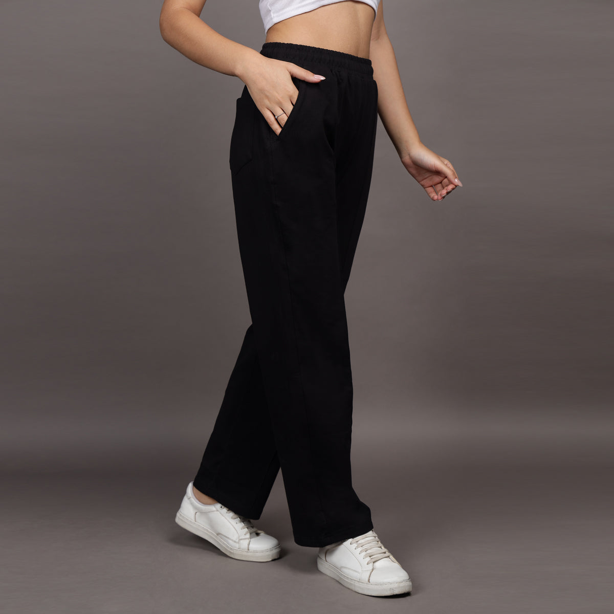 BLACK LOUNGE FIT PANTS (UNISEX)