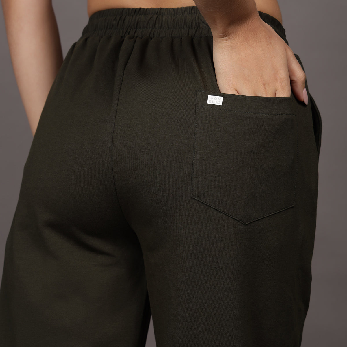 OLIVE LOUNGE FIT PANTS (UNISEX)