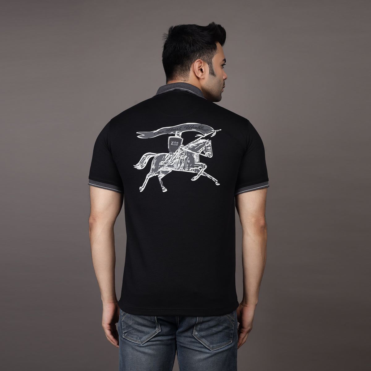 BLACK HORSE PRINT POLO T-SHIRT