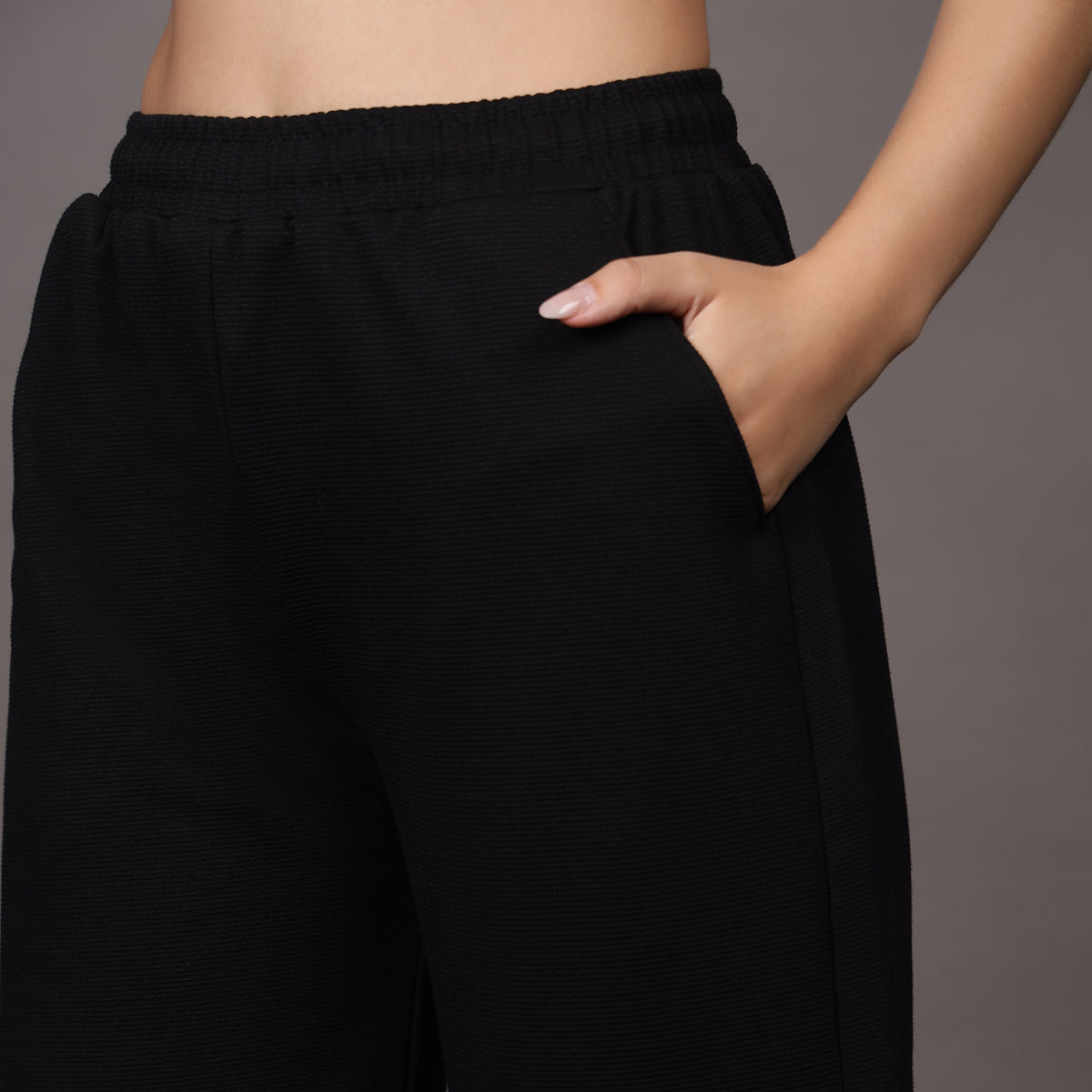 BLACK LOOSE FIT PANTS (UNISEX)