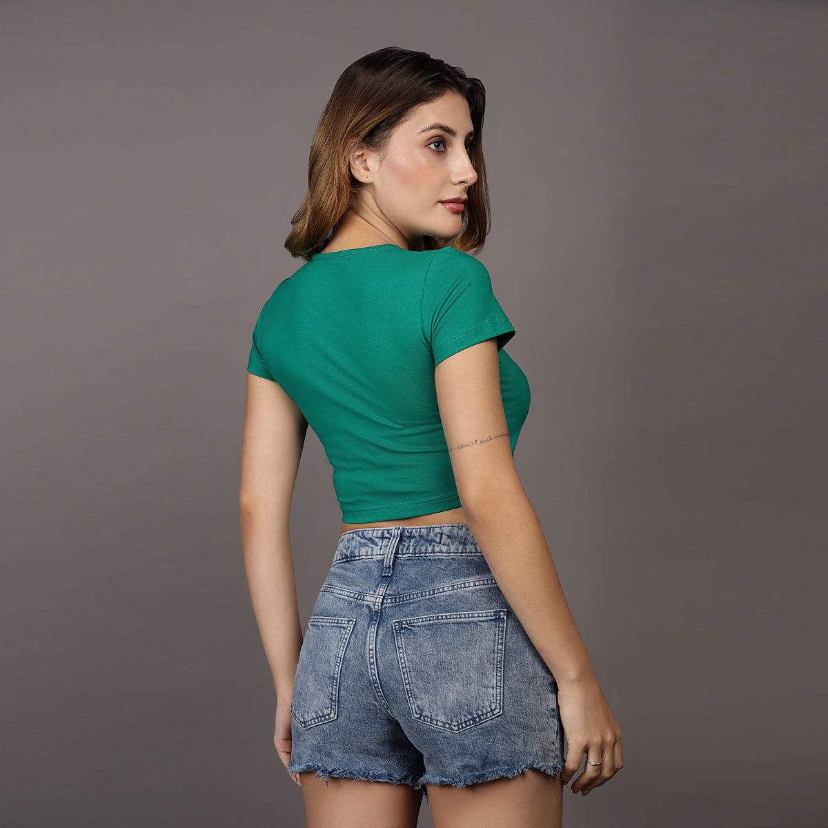 GREEN-CHERRY CROP TEE