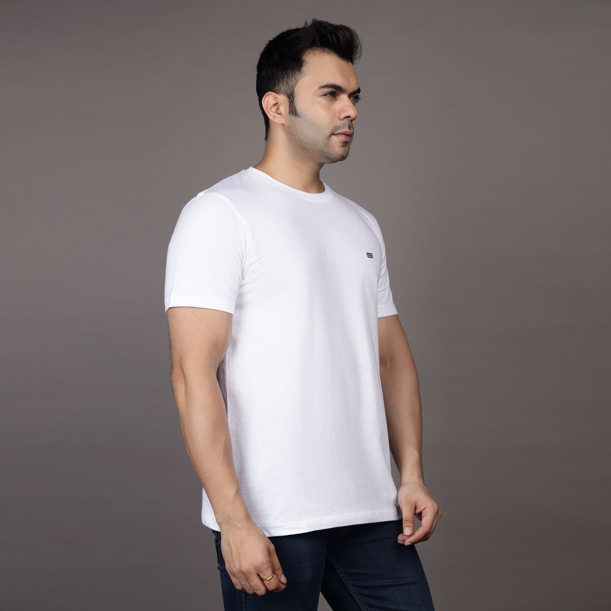 WHITE ESSENTIAL T-SHIRT