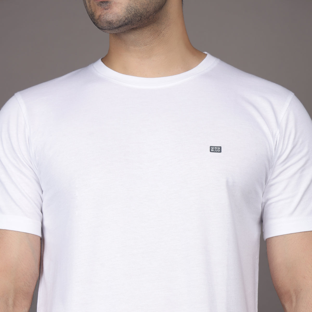 WHITE ESSENTIAL T-SHIRT