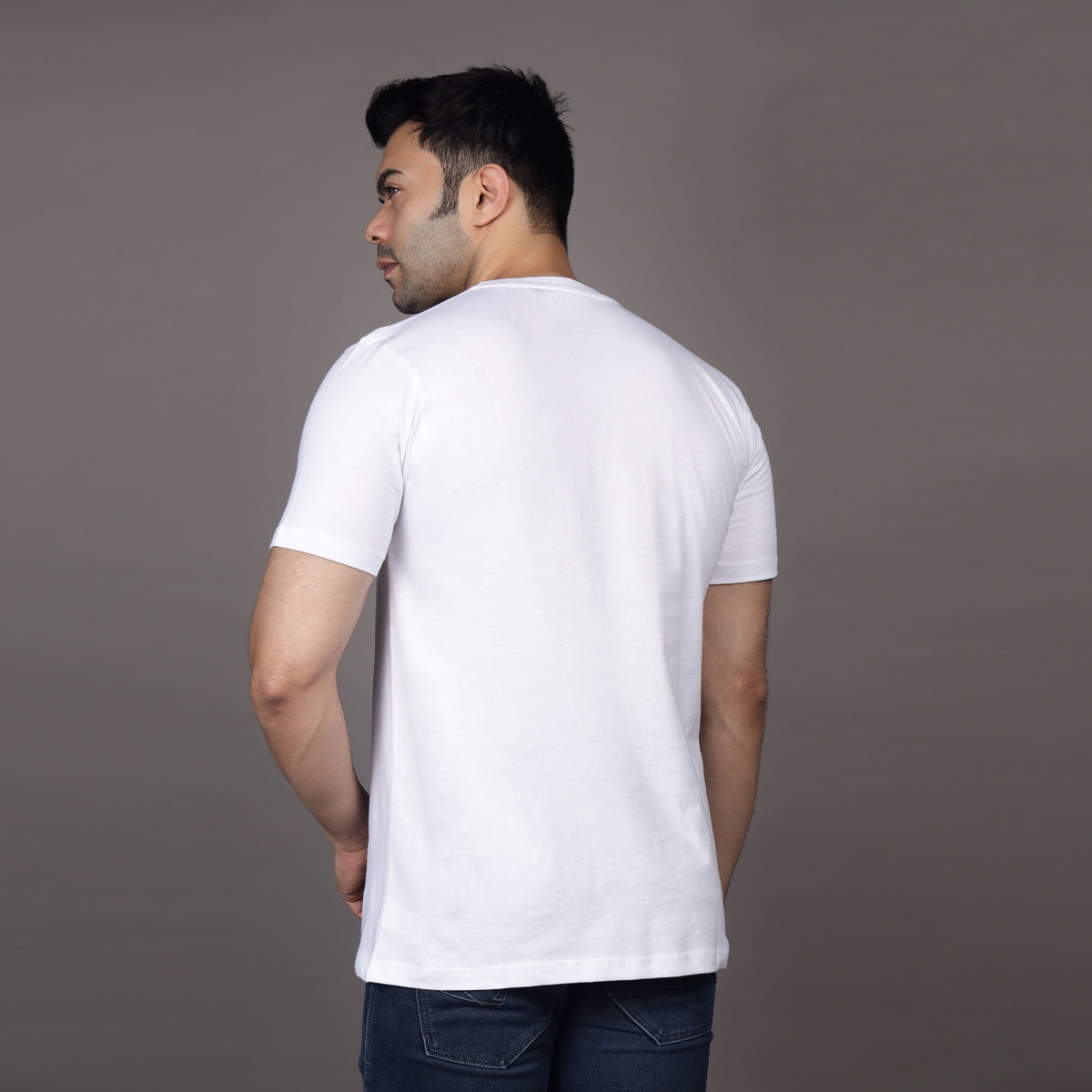 WHITE ESSENTIAL T-SHIRT