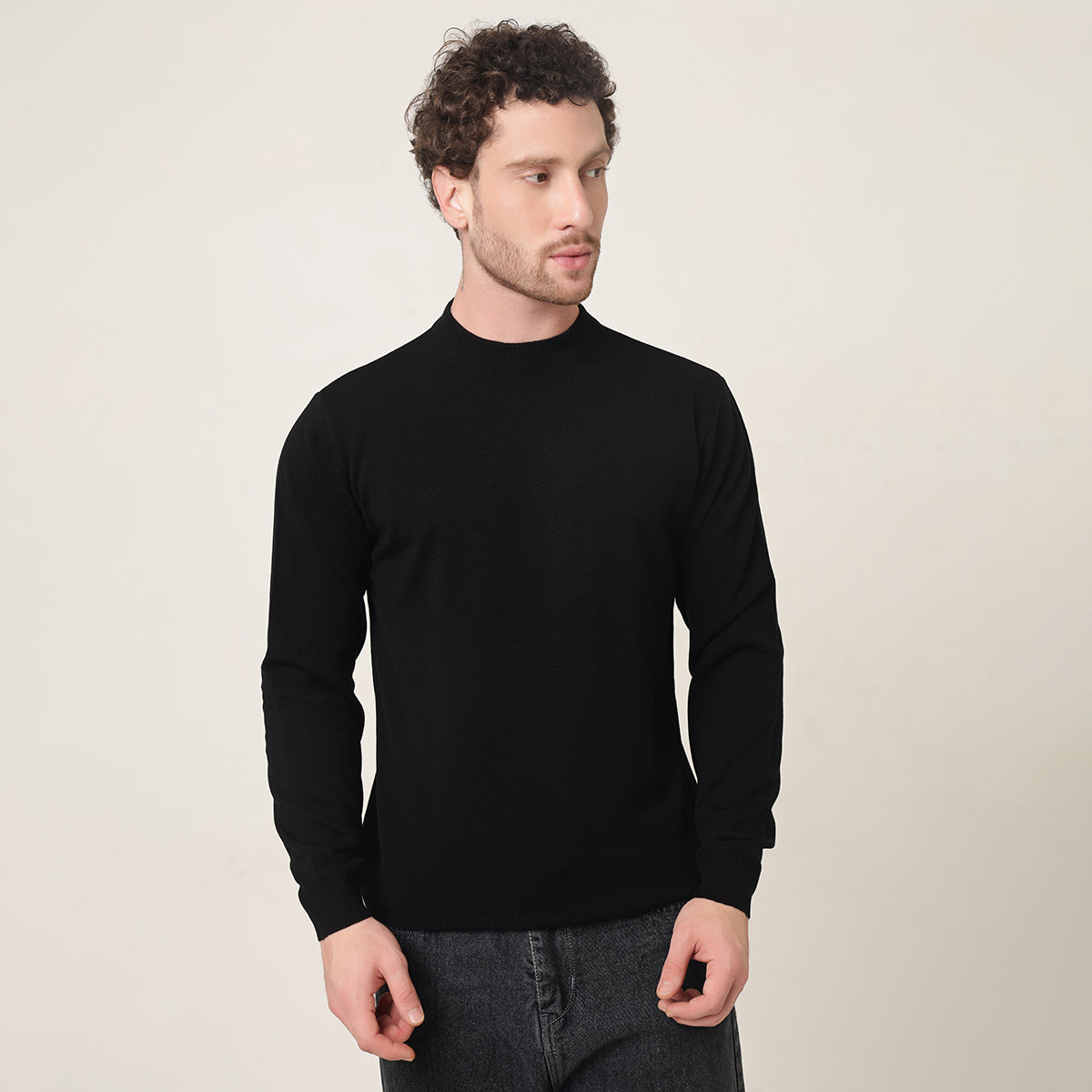 BLACK KNITTED ROUND NECK