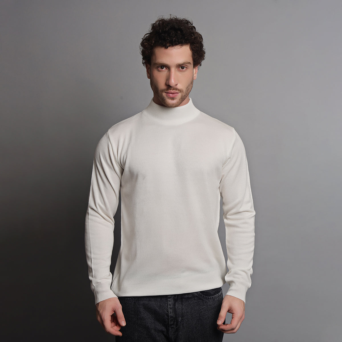 WHITE KNITTED T-NECK
