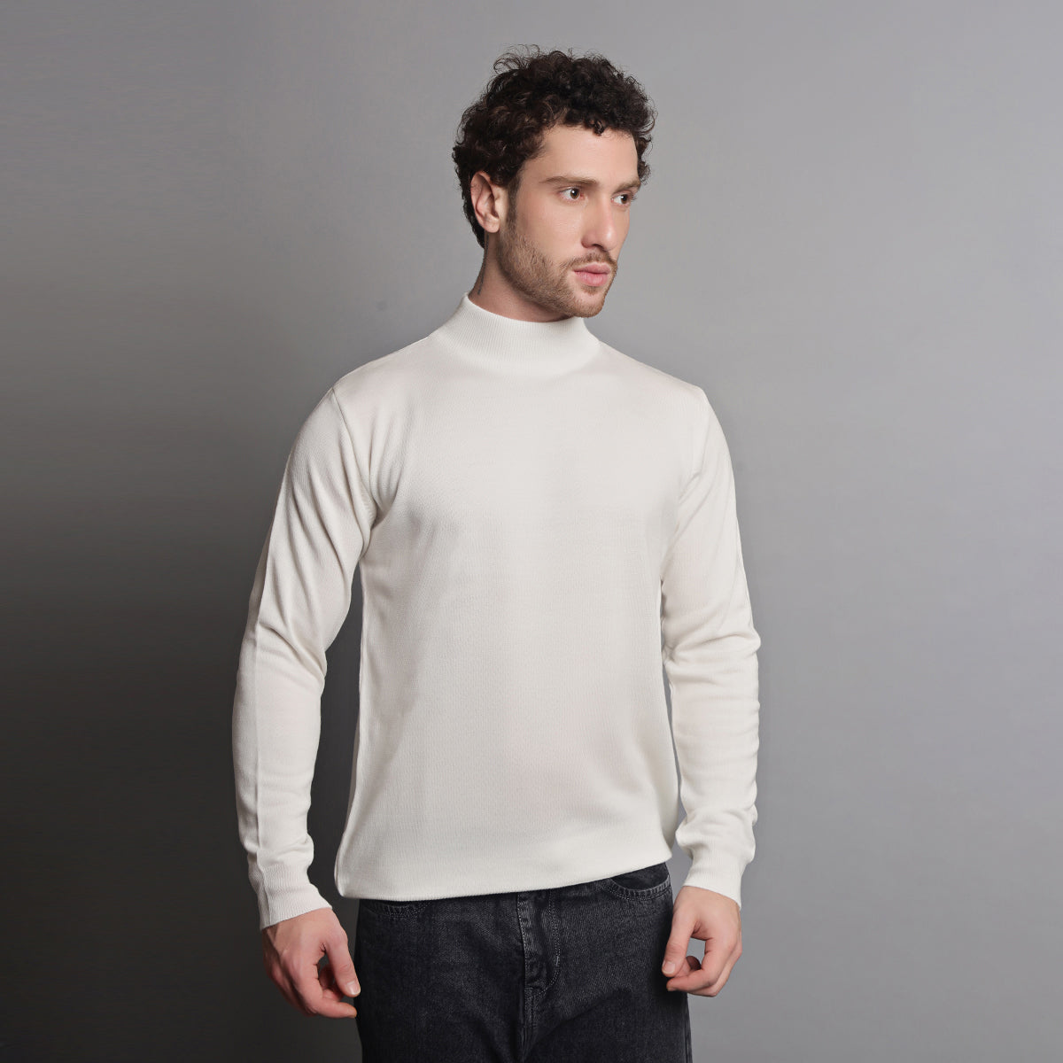 WHITE KNITTED T-NECK