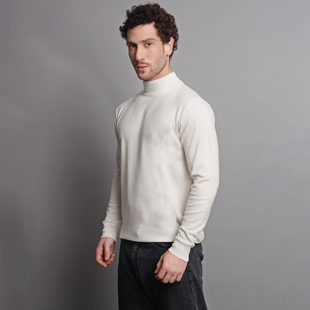WHITE KNITTED T-NECK
