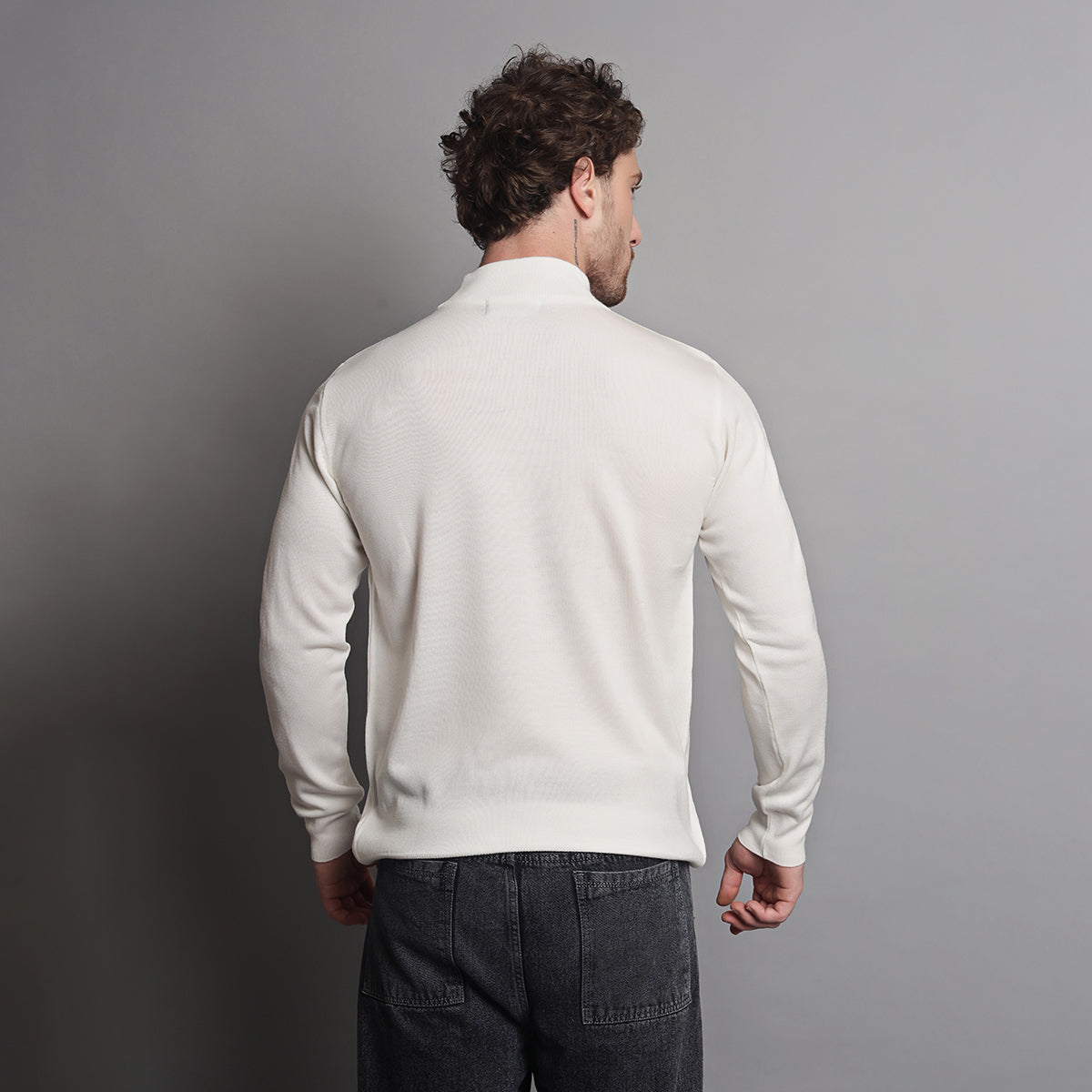 WHITE KNITTED T-NECK