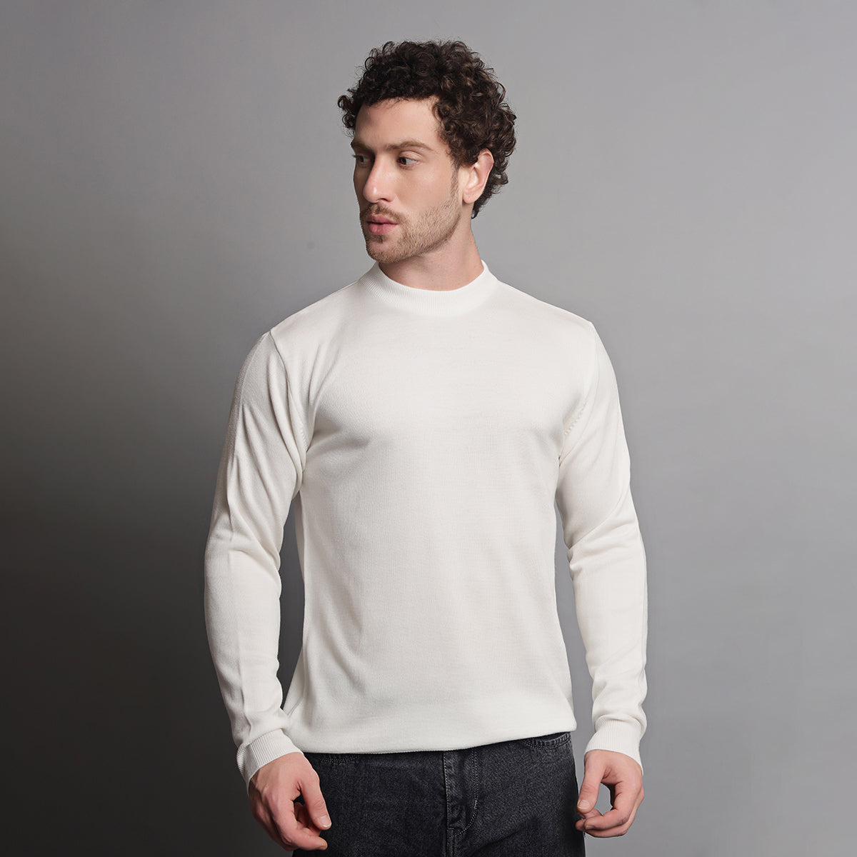 WHITE KNITTED ROUND NECK