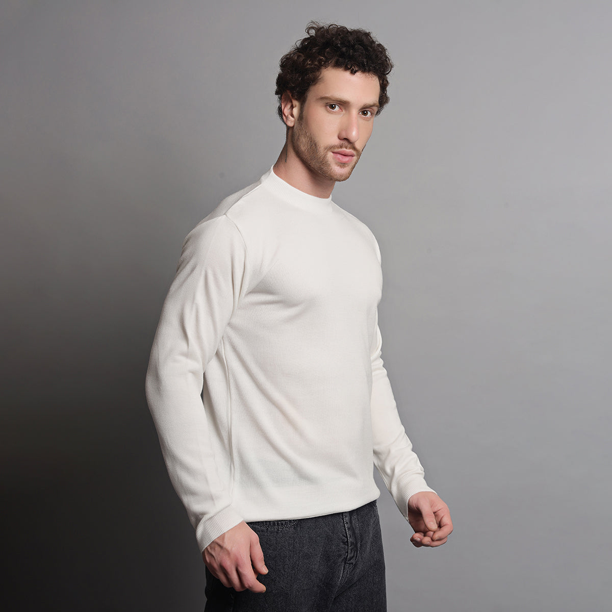 WHITE KNITTED ROUND NECK