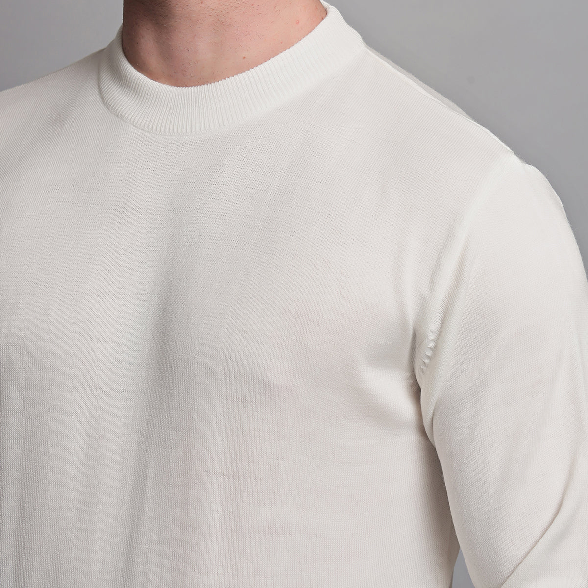 WHITE KNITTED ROUND NECK