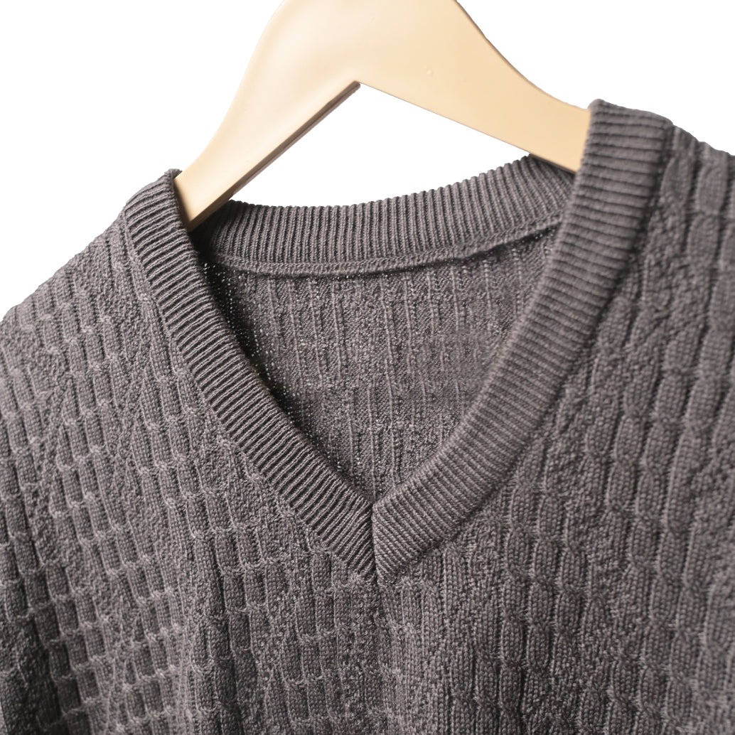 GREY ALL-OVER KNIT SWEATER