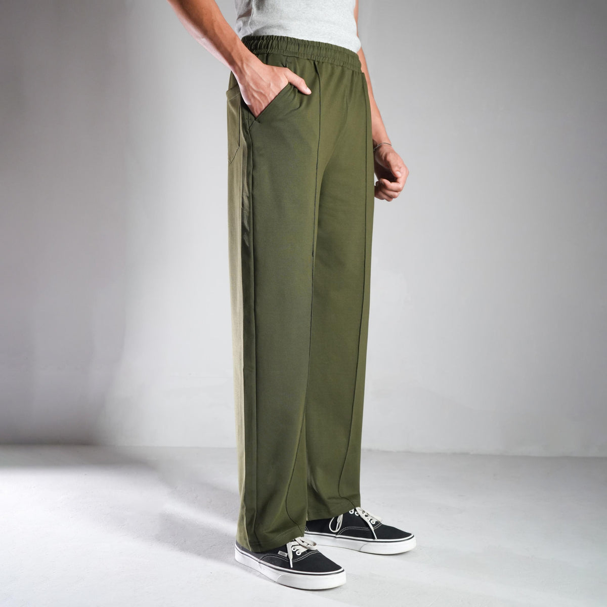 OLIVE LOUNGE FIT PANTS (UNISEX)