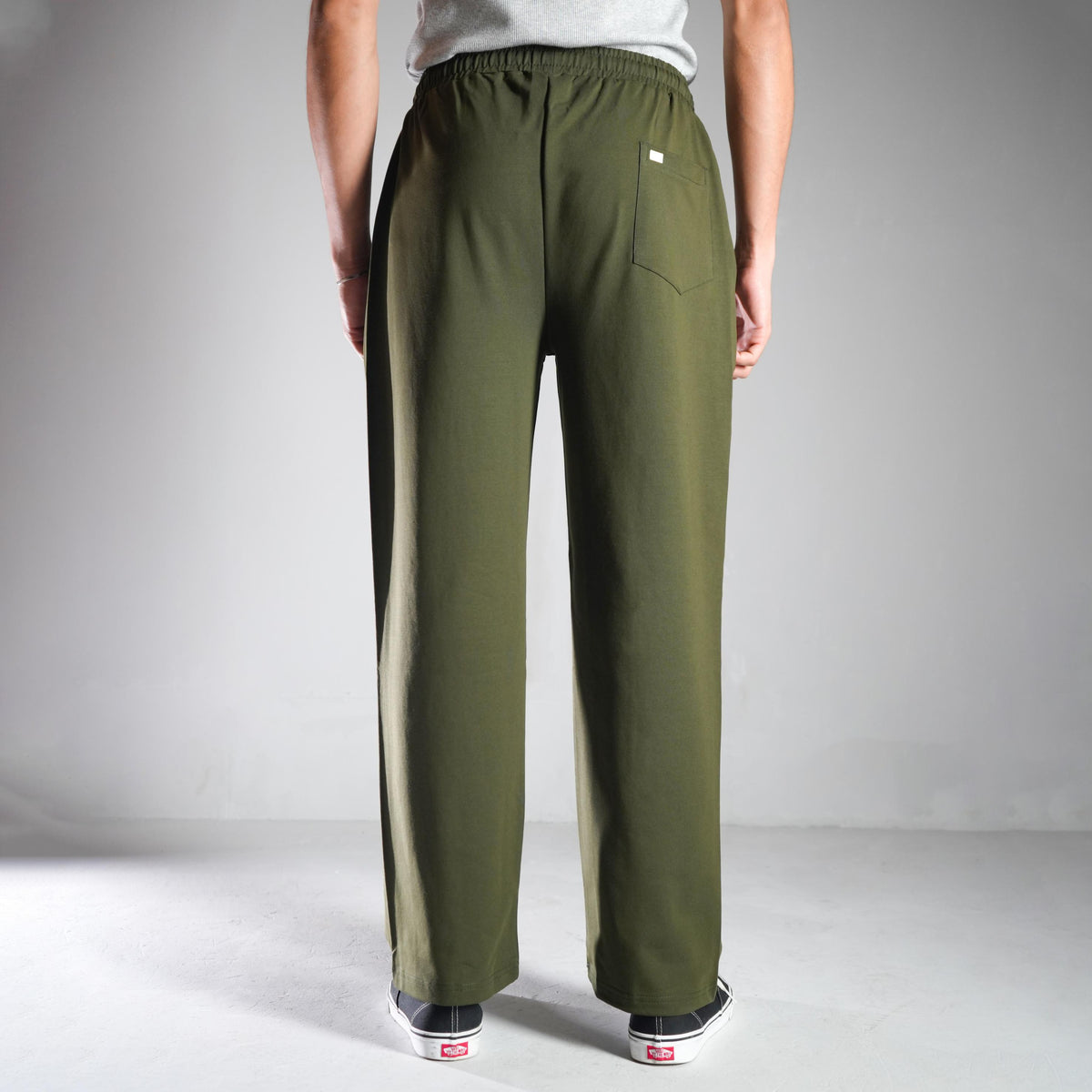 OLIVE LOUNGE FIT PANTS (UNISEX)