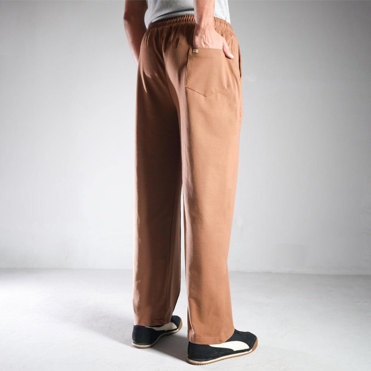 BROWN LOUNGE FIT PANTS (UNISEX)