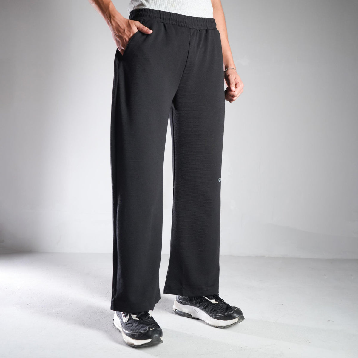 BLACK LOOSE FIT PANTS (UNISEX)