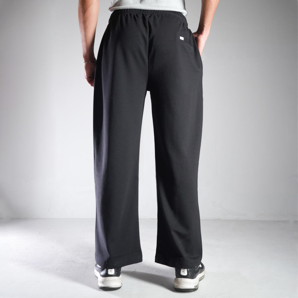 BLACK LOOSE FIT PANTS (UNISEX)