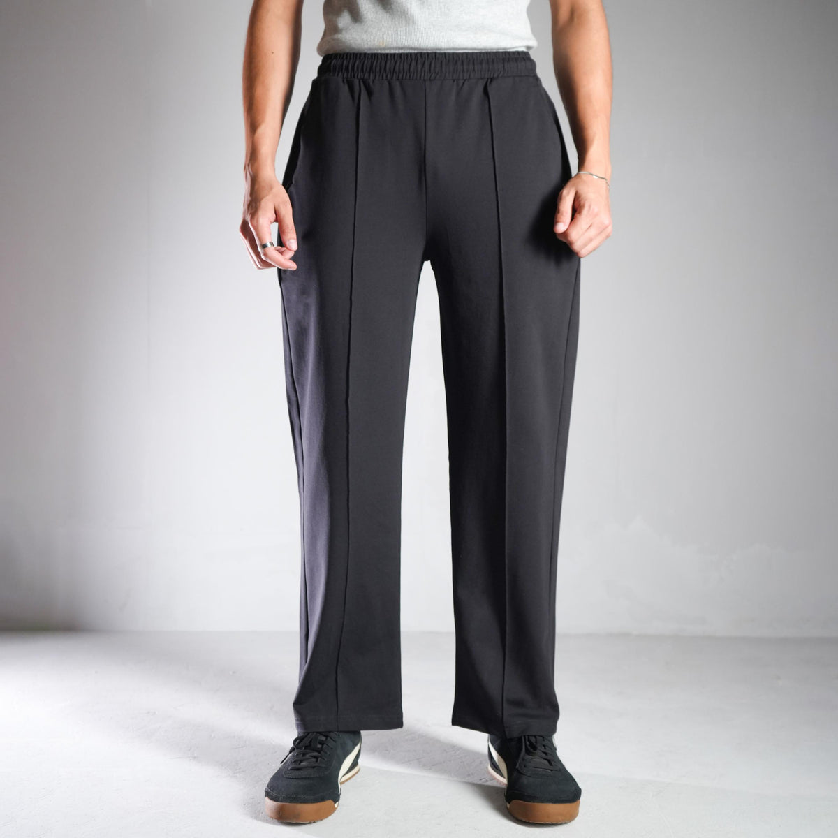 BLACK LOUNGE FIT PANTS (UNISEX)