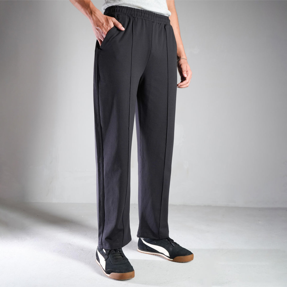 BLACK LOUNGE FIT PANTS (UNISEX)