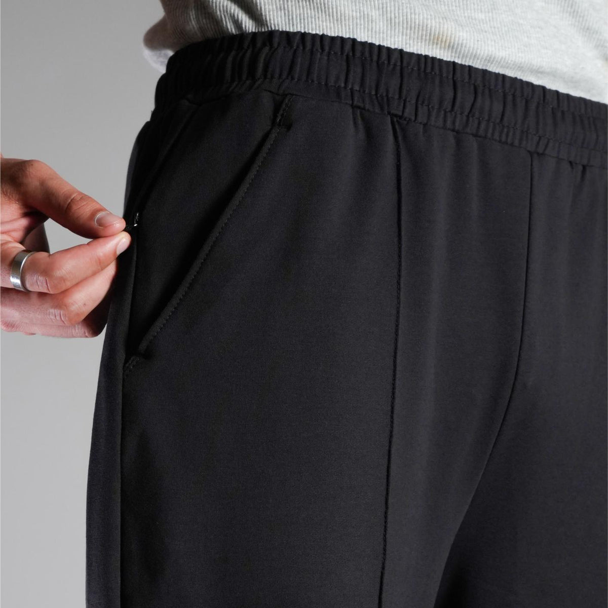 BLACK LOUNGE FIT PANTS (UNISEX)