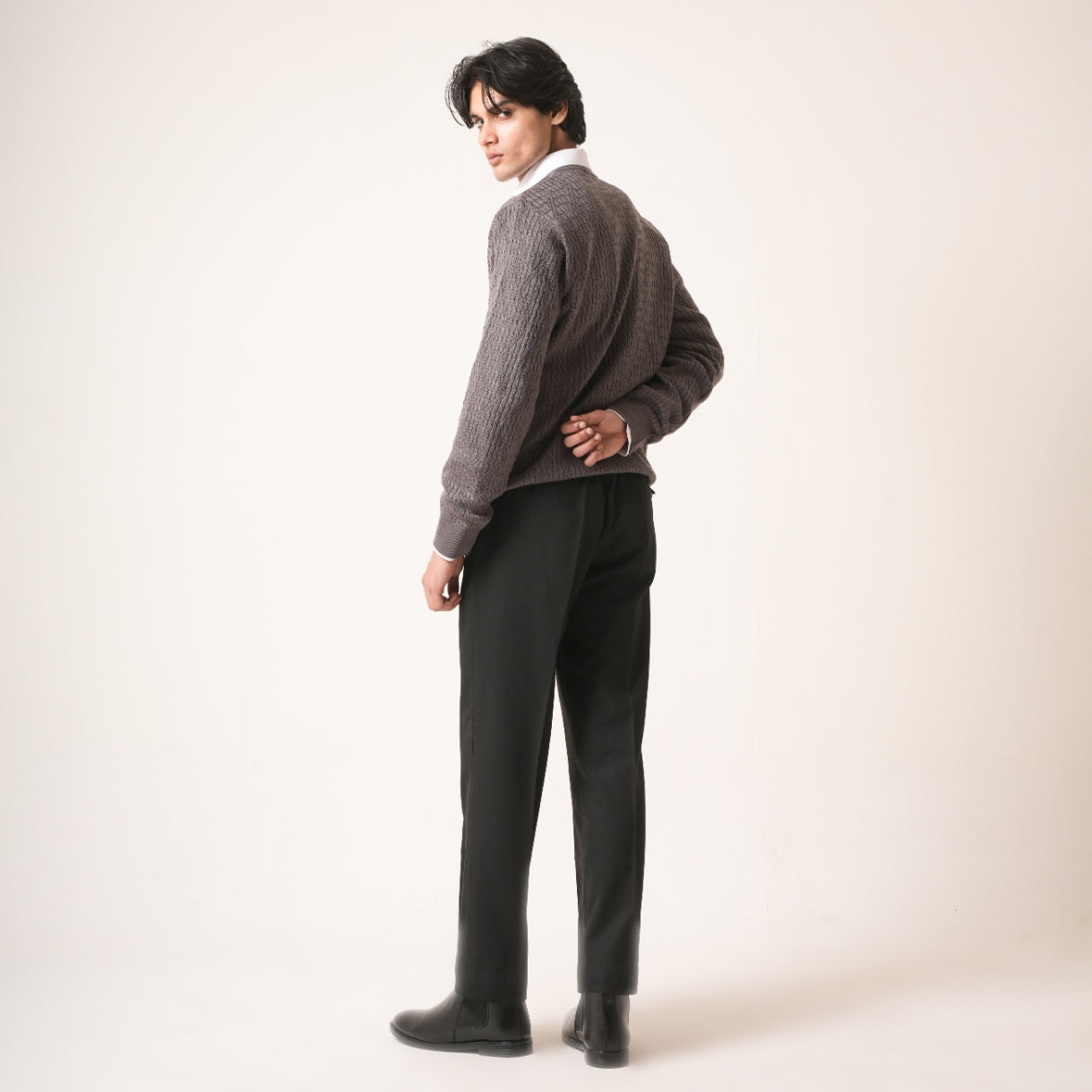 GREY ALL-OVER KNIT SWEATER