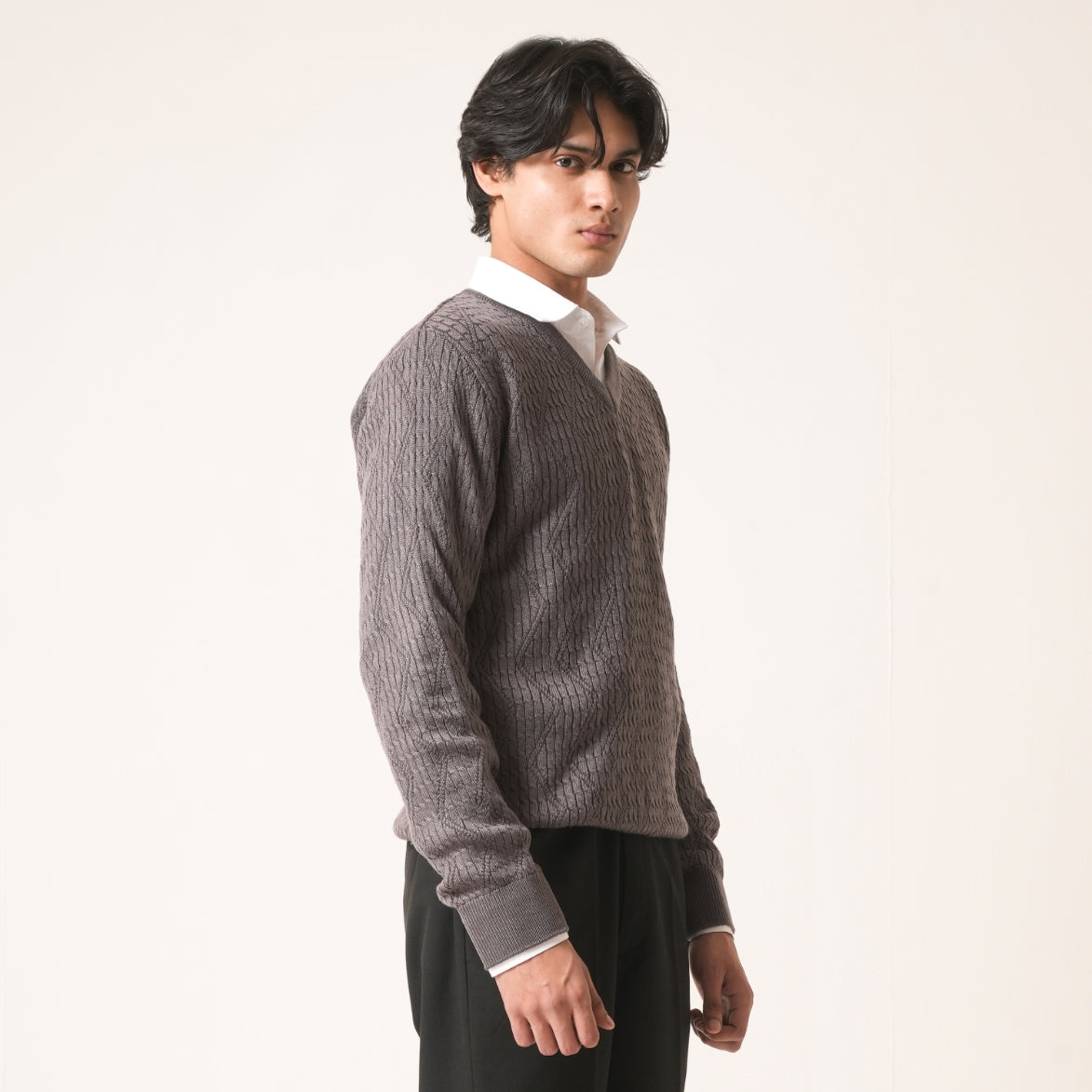GREY ALL-OVER KNIT SWEATER