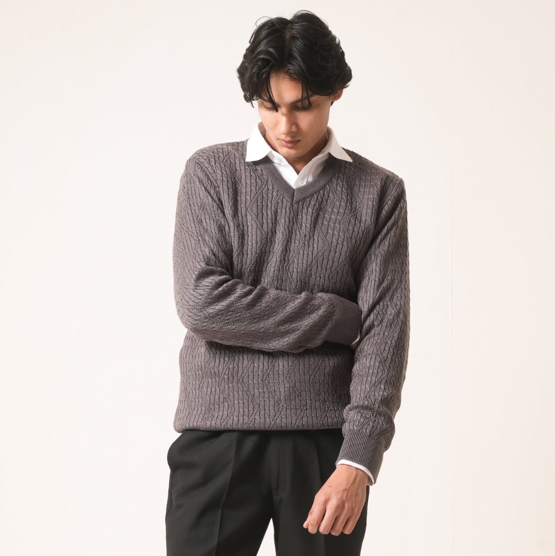 GREY ALL-OVER KNIT SWEATER