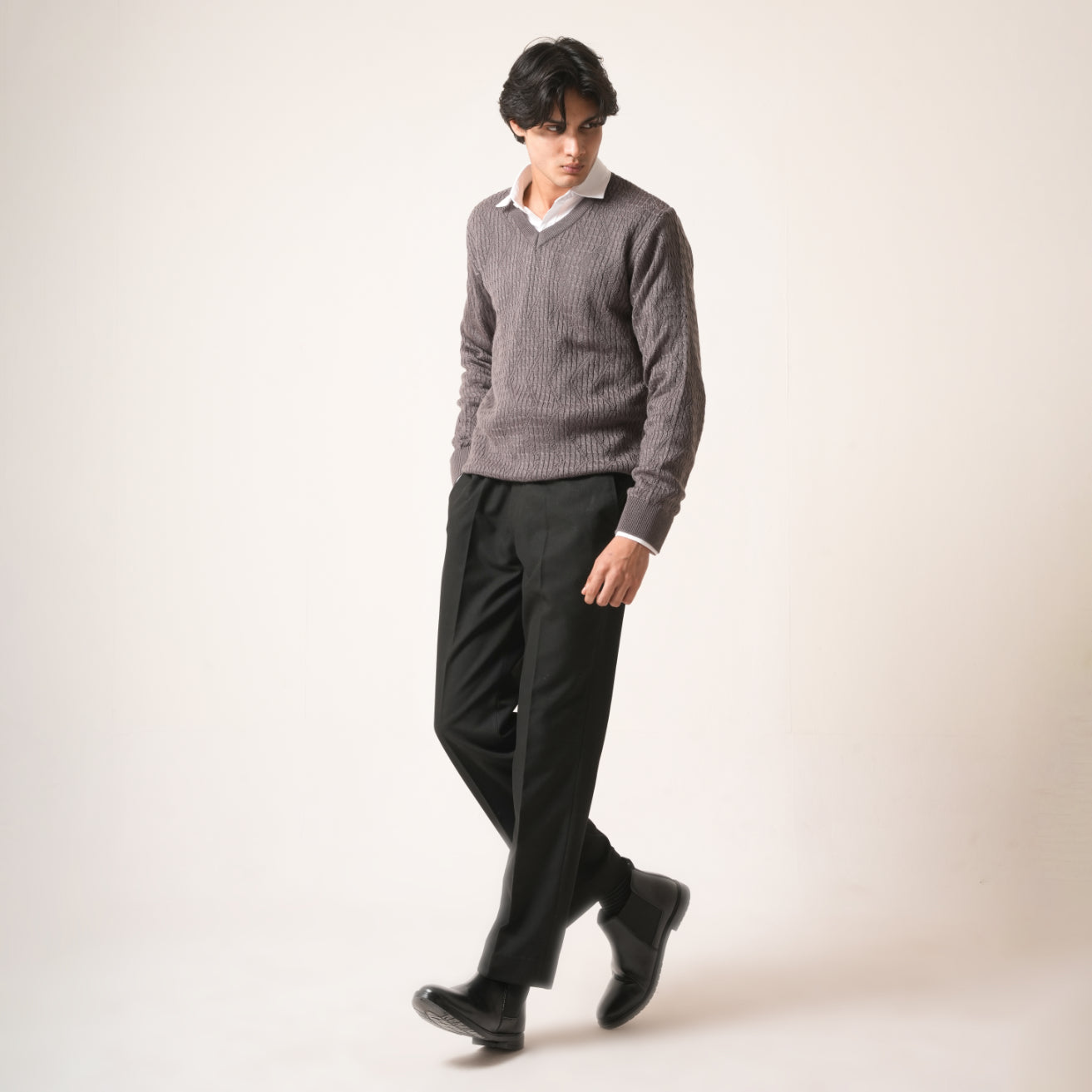 GREY ALL-OVER KNIT SWEATER