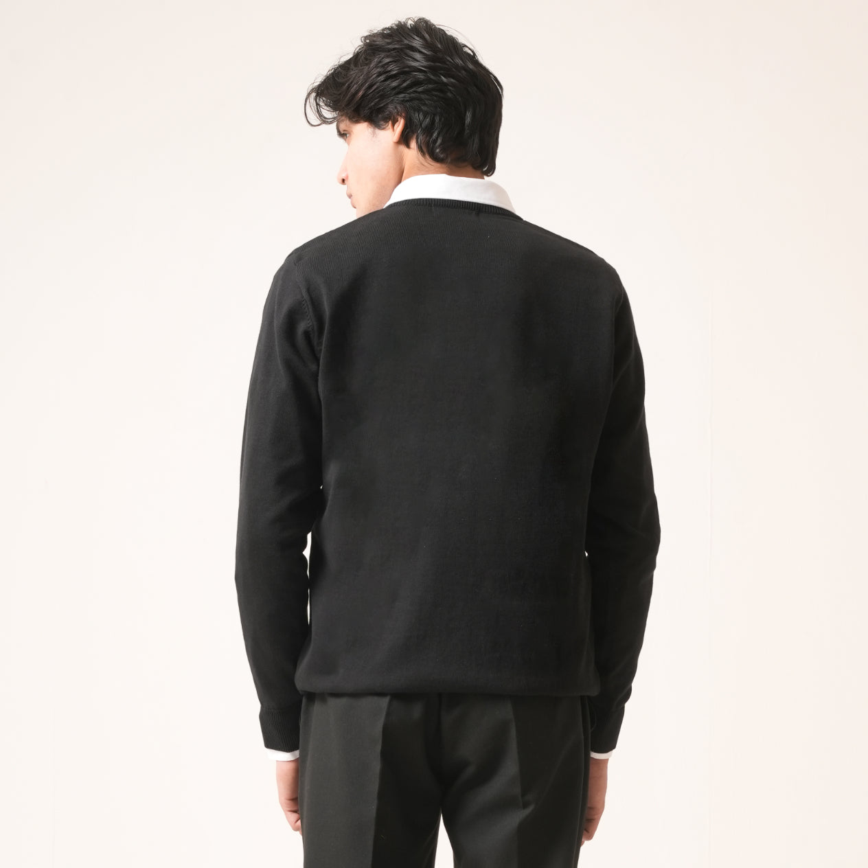 BLACK V-NECK COTTON PULLOVER