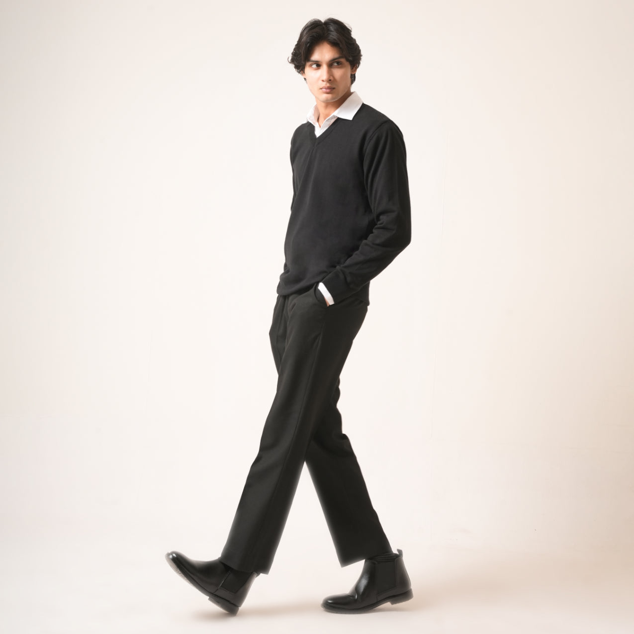 BLACK V-NECK COTTON PULLOVER