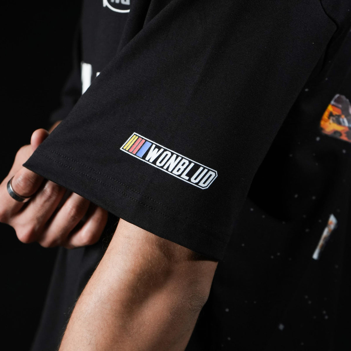 BLACK APEX TSHIRT