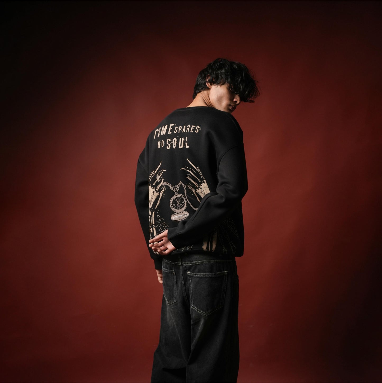 BLACK CLOCK SWEATSHIRT